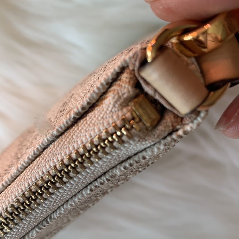 MICHEAL KORS FASHION WRISTLET - Picture 11 of 16